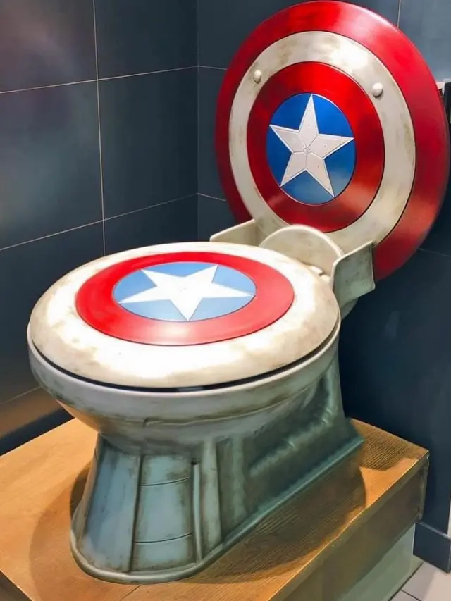 Toilet Superhero