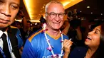 Pelatih Leicester City, Claudio Ranieri, berbicara kepada media saat tiba di Bandara International Suvarnabhumi, Bangkok, Thailand, (18/5/2016). (Reuters/Athit Perawongmetha)