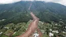 Operasi pencarian juga terkendala medan yang berat, tanah yang masih labil, serta kondisi cuaca yang masih sering diguyur hujan. Tampak foto udara menunjukkan tanah longsor di Desa Pasirlangu, Kecamatan Cisarua, Kabupaten Bandung Barat, Jawa Barat pada Minggu 25 Januari 2026. (Timur Matahari/AFP)