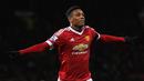 Selebrasi Anthony Martial setelah mencetak gol kedua Manchester United ke gawang Stoke City dalam lanjutan Liga Inggris di Stadion Old Trafford, Manchester, Rabu (3/2/2016) dini hari WIB. (AFP/Paul Ellis)