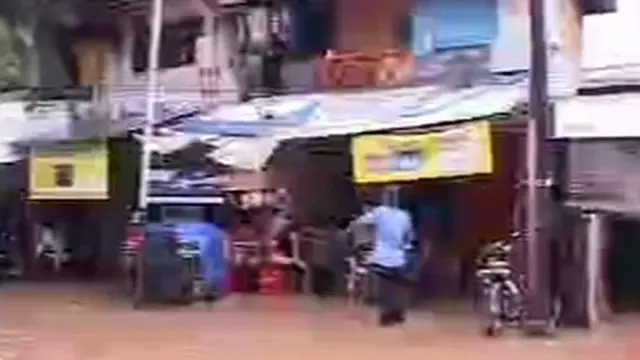 Green Garden Banjir, Warga Ngojek Gerobak