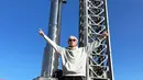 Tak hanya itu saja, pelantun Doom Dada ini beberapa kali mengunggah foto dengan latar sebuah roket milik SpaceX. Meski begitu, hingga kini masih belum diketahui dengan pasti kapan TOP bersama warga sipil lainnya akan bertolak ke luar angkasa. (Liputan6.com/IG/@choi_seung_hyun_tttop)