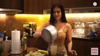 Maria Vania menjalani puasa 16 jam dan makan delapan untuk menurunkan berat badan secara cepat (Dok.YouTube/Maria Vania)