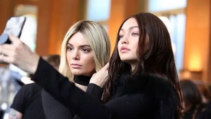 Persamaan Tampilan Makeup Gigi Hadid dan Kendal Jenner, Apa Saja?