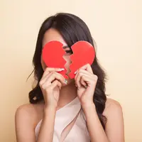 Ilustrasi perempuan patah hati/copyrightshutterstock/Halfbottle