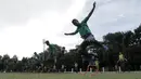 Pemain Timnas U-16 saat latihan di Lapangan Atang Soetrisna, Cijantung, Jakarta, Selasa (20/2/2018). Pemusatan latihan tahap kedua ini dilakukan untuk persiapan turnamen Jenesys di Jepang. (Bola.com/M Iqbal Ichsan)