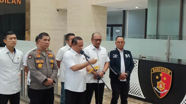 Wakabareskrim Mabes Polri Irjen Asep Edi Suheri saat konferensi pers di Mabes Polri, Rabu (27/9/2023). (Merdeka.com/Rahmat Baihaqi)