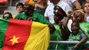 Suporter Kamerun hadir memberi dukungan di Hainaut stadium, Valenciennes, Prancis. ( AFP/Philippe Huguen )
