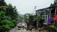 Banjir bandang kembali menerjang kawasan Gunung Mas, Desa Tugu Selatan, Kecamatan Cisarua, Kabupaten Bogor.