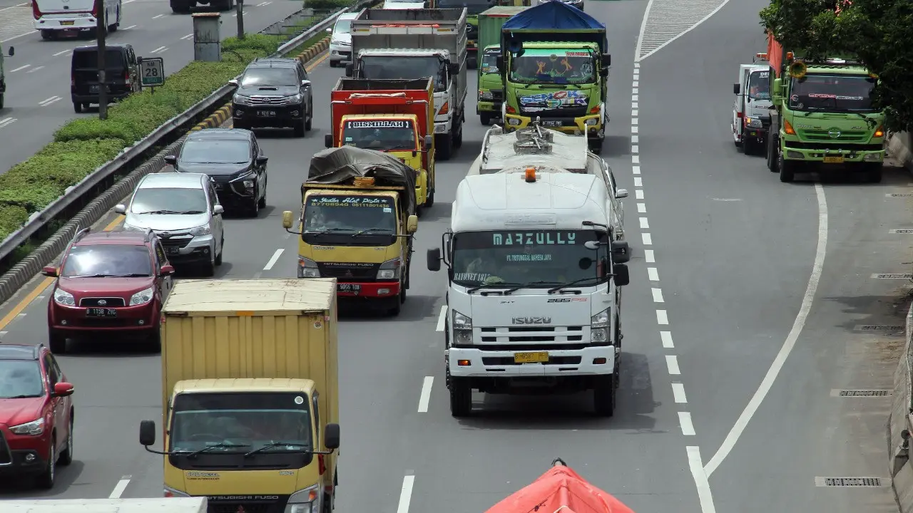 Angkutan logistik Isuzu. Dok