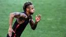 Pemain Barcelona, Neymar, berlari saat latihan di Red Bull Arena, New Jersey, Jumat (21/7/2017). Latihan ini dilakukan jelang laga ICC 2017 melawan Juventus. (AFP/Jewel Samad)