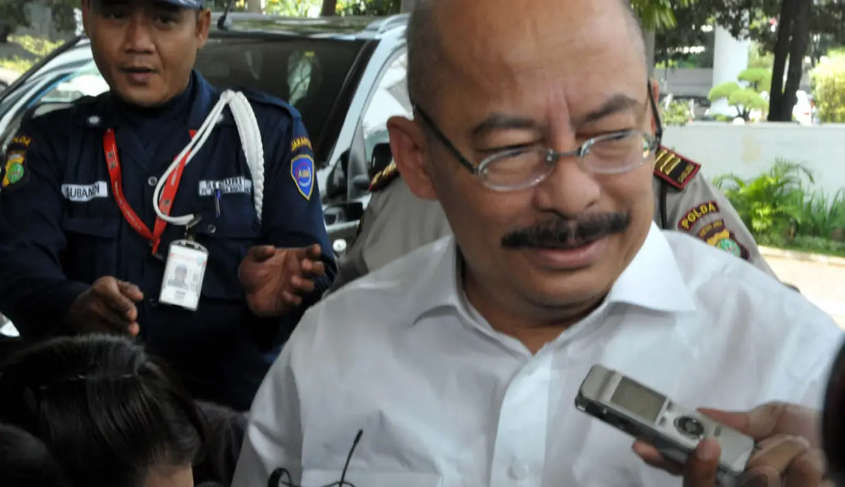 Gatot Abdullah Mansyur mengatakan rapat di kantor KPK tersebut membahas tentang rencana aksi perbaikan tata kelola TKI, Jakarta, Selasa (9/9/14). (Liputan6.com/Panji Diksana)