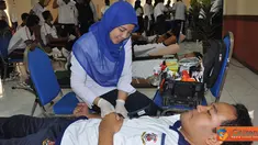 Citizen6, Surabaya: Dalam kegiatan sosial tersebut, PMI Cabang Surabaya menurunkan enam personil dengan beberapa peralatan diantaranya empat Felbet (tempat tidur lipat, Red)  dan peralatan medis lainya. (Pengirim: Penkobangdikal)
