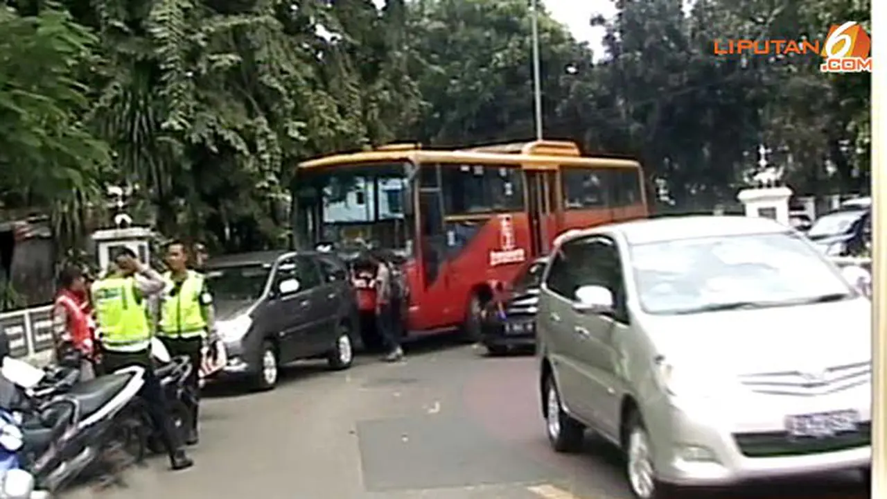 busway-tabrakan130306c.jpg