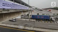 Kendaraan melintasi jalan tol Kebon Bawang, Tanjung Priok, Jakarta, Kamis (5/11/2020). Tarif baru Tol Jakarta Outer Ring Road (JORR) I, Jalan Tol Akses Tanjung Priok (ATP) dan Jalan Tol Pondok Aren-Ulujami mengalami kenaikan Rp 1.000 hingga Rp 1.500 dalam waktu dekat. (Liputan6.com/Faizal Fanani)
