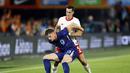 <p>Oranje menang telak 4-0, dengan seluruh gol dicetak di babak kedua. (Koen van Weel / ANP / AFP)</p>