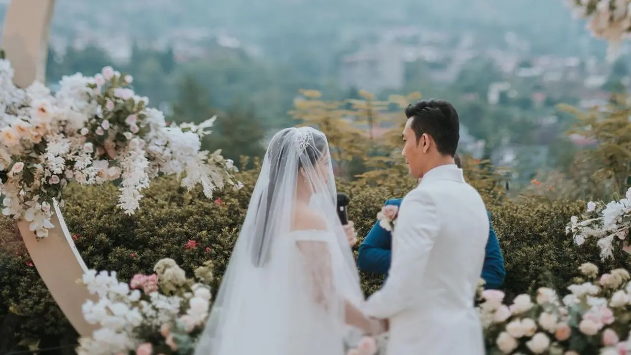 Denny Sumargo dan Olivia Allan. (Foto: Instagram @sumargodenny)