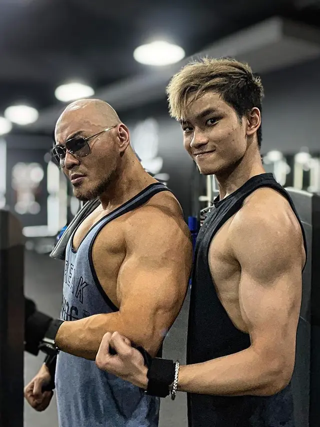 [Fimela] Deddy Corbuzier dan Azka Corbuzier