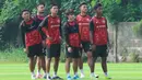 Sesi latihan di Depok masih berlangsung tanpa kehadiran suporter. Tampak dalam foto, pemain Persija Jakarta saat mengikuti sesi latihan di Persija Training Ground, Bojongsari, Kota Depok, Jawa Barat, Kamis (7/5/2026). (Bola.com/M Iqbal Ichsan)