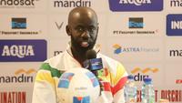 Pelatih Timnas Mali U-22, Fousseni Diawara mengikuti sesi konferensi pers di Hotel Gran Melia Kuningan, Jakarta pada Jumat (14/11/2025) siang. (Bola.com/Abdul Aziz).