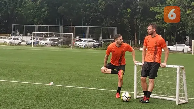 Marc Klok dan Marco Motta (Persija)