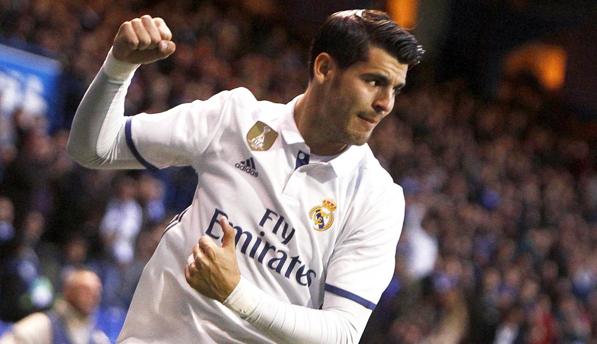 Stiker Real Madrid, Alvaro Morata, merayakan gol yang dicetaknya ke gawang Deportivo pada laga La Liga di Stadion Riazor, La Coruna, Rabu (26/4/2017). Deprtivo kalah 2-6 dari Madrid. (EPA/Cabalar)