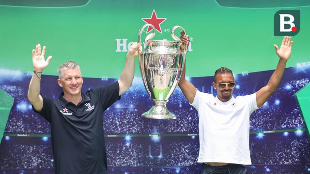 Kunjungan Bastian Schweinsteiger dan Luis Nani