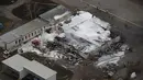 Pemandangan udara memperlihatkan suasana usai ledakan di pusat pipa gas di Baumgarten, Austria, (12/12). Ledakan tersebut dilaporkan menewaskan satu orang dan melukai puluhan lainnya. (AFP Photo/Landesfeuerwehrkommando Nieder-Osterreich)
