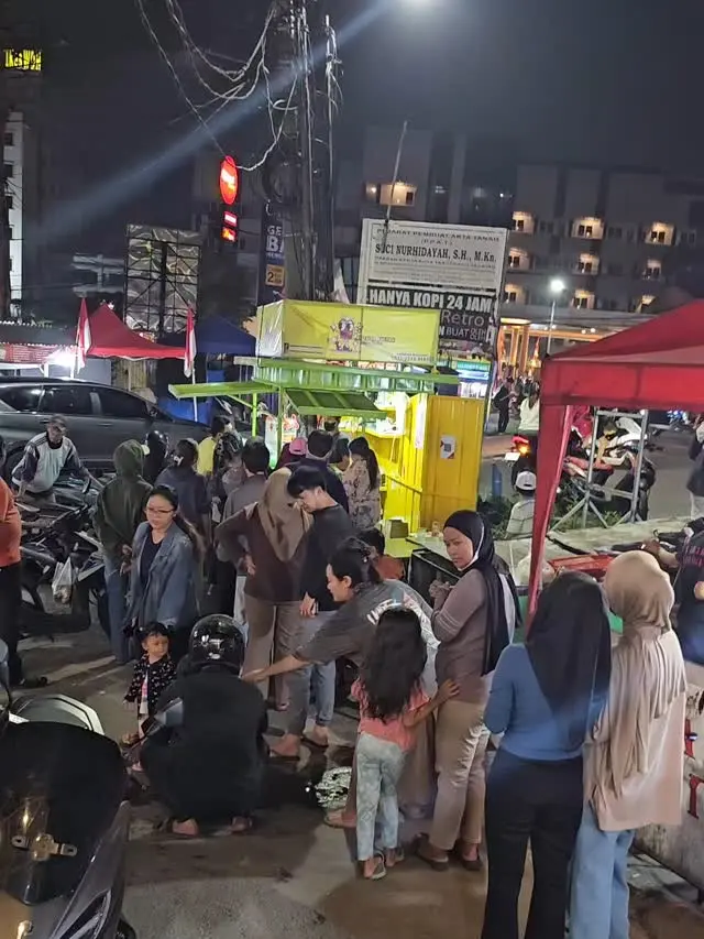 Potret Kios Kontainer Es Teler Kalina Ocktaranny, Ramai Didatangi Pembeli: Kisah Sukses Bisnis Kuliner Artis