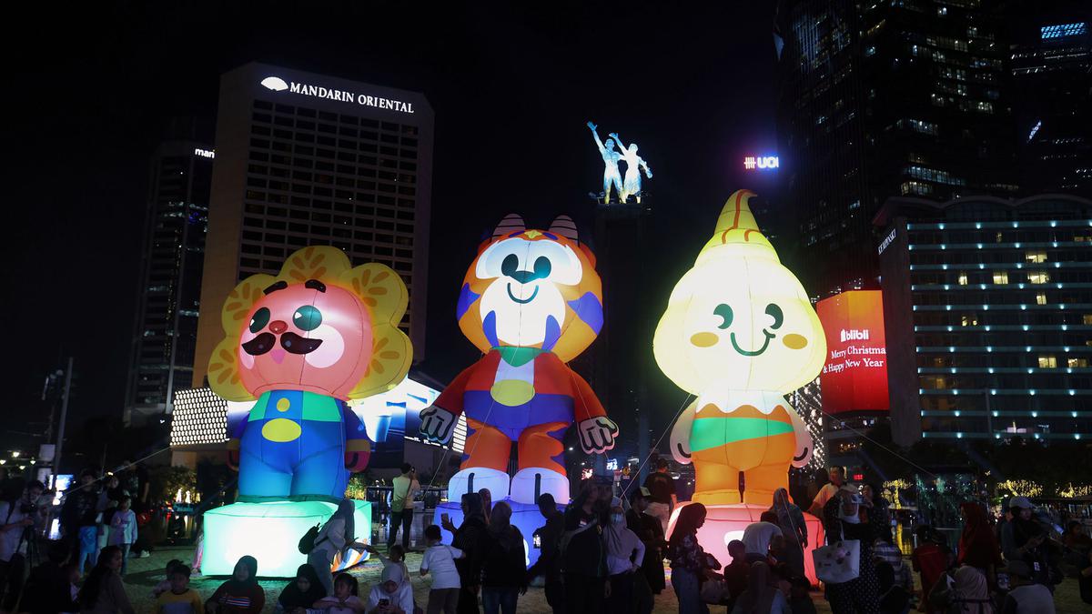 Jakarta Light Festival Hangatkan Malam di Bundaran Hotel Indonesia