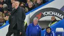 Pelatih Chelsea, Jose Mourinho, tampak murung usai kalah dari Bournemouth 0-1 pada laga Liga Premier Inggris di Stadion Stamford Bridge, Inggris, Sabtu (5/12/2015). (AFP Photo/Glyn Kirk)