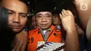 Untuk diketahui, Yaqut Cholil Qoumas merupakan tersangka dugaan tindak pidana korupsi terkait kuota haji untuk penyelenggaraan ibadah haji Indonesia tahun 2023-2024. Tampak dalam foto, mantan Menteri Agama, Yaqut Cholil Qoumas, saat dibawa menuju mobil tahanan di Gedung Merah Putih Komisi Pemberantasan Korupsi (KPK), Jakarta, Kamis (12/3/2026). (Liputan6.com/Helmi Fithriansyah)