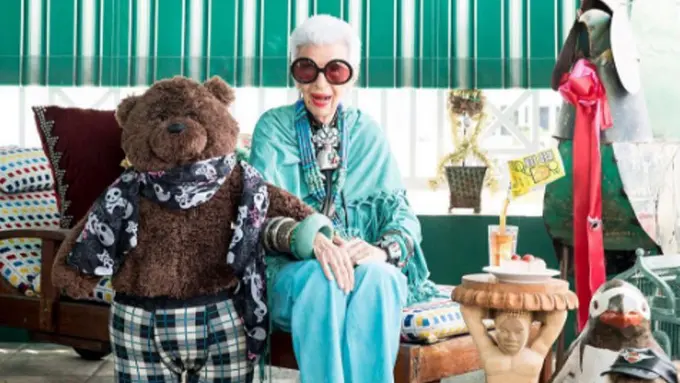 10 Potret Style Kece yang Bisa Kamu Terapkan dari Nenek 95 Tahun