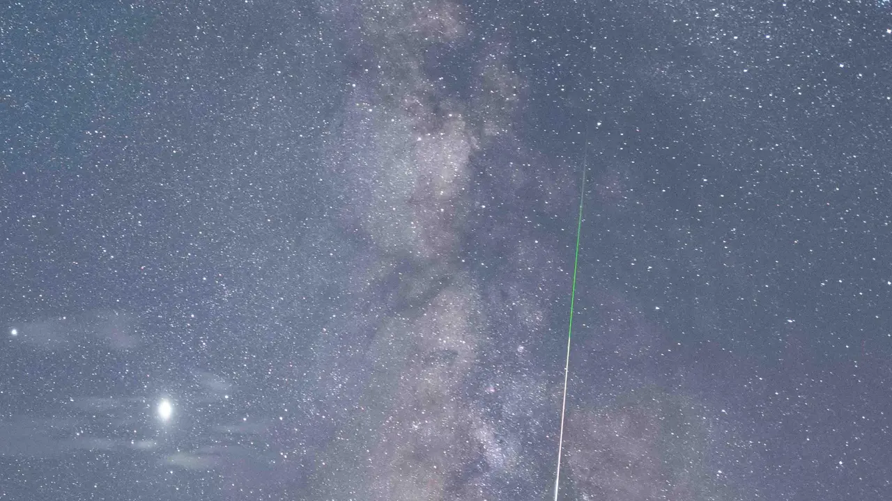 Indahnya Hujan Meteor Perseid di Taman Geologi Nasional Danxia Zhangye