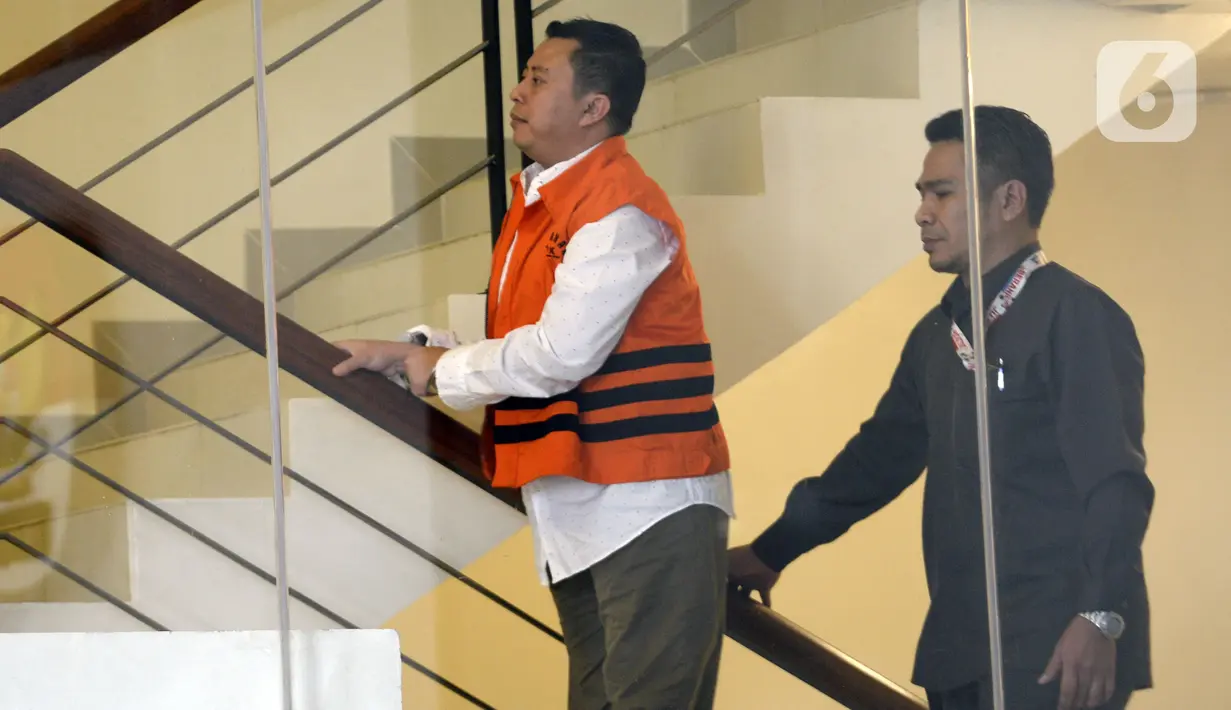 Saeful Bahri yang merupakan staf Sekjen PDIP Hasto Kristiyanto akan menjalani pemeriksaan penyidik di Gedung KPK, Jakarta, Senin (27/1/2020). Saeful Bahri diperiksa sebagai tersangka terkait kasus dugaan penerimaan hadiah atau janji penetapan anggota DPR Terpilih 2019-2024. (merdeka.com/Dwi Narwoko)