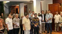 Politikus PDI Perjuangan (PDIP) Budiman Sudjatmiko bertandang ke kediaman Ketua Umum Partai Gerindra Prabowo Subianto di Jalan Kertanegara Nomor 04 Kebayoran Baru, Jakarta Selatan, Kamis (27/4/2023). (Liputan6.com/Ady Anugrahadi)