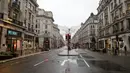 Suasana toko-toko yang tutup di Regent Street, London, Inggris, 21 Desember 2020. Pada Minggu (20/12), Menteri Kesehatan Inggris Matt Hancock memperingatkan bahwa galur baru COVID-19 "tidak terkendali" di Inggris. (Xinhua/Han Yan)