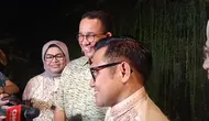 Anies Baswedan usai menerima kunjungan Ketua Umum PKB Muhaimin Iskandar alias Cak Imin di kediamannya, Jakarta, Selasa malam (16/4/2024). (Merdeka.com/Nur Habibie)