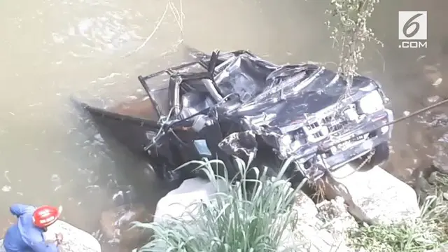 VIDEO: Mini Bus Masuk ke Jurang di Puncak