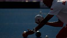 Kacung atlet Lawnball Indonesia bertanding di nomor B2 Open Single's pada Asian Para Games 2018 di Stadion Hockey, Gelora Bung Karno Jakarta, Senin (8/10/2018).  (Bola.com/Peksi Cahyo)