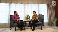 Chief Content Officer KLY, Wens Manggut saat mewawancarai Kepala Staf Presiden Moeldoko di Jakarta, Rabu (16/1). Dalam wawancara tersebut Moeldoko memaparkan kinerja kerja pemerintahan Jokowi-JK hingga saat ini. (Liputan6.com/Angga Yuniar)