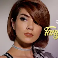 Bintang Tanya Dong minggu ini menampilkan Aktris kontroversial, Sheila Marcia. Simak videonya, siapa tahu pertanyaan kamu yang dijawab