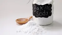 Cara Menggunakan Soda Api untuk WC Mampet yang Aman dan Ampuh Tanpa Panggil Tukang