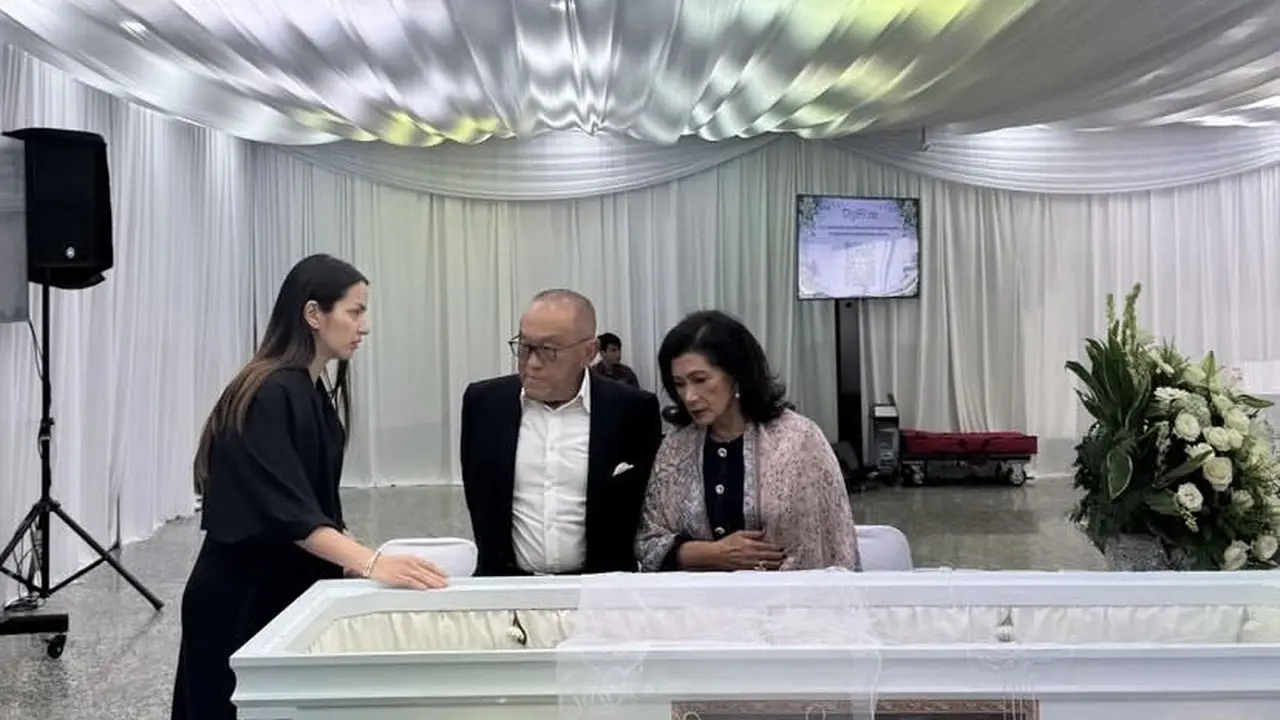 Nia Ramadhani di Rumah Duka hingga Pemakaman Nenek Tercinta