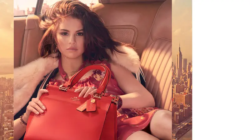 Selena Gomez Melansir Koleksi Fashion Terbatas Bersama Coach