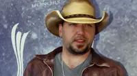 Bus Jason Aldean Tabrak Pejalan Kaki Hingga Tewas