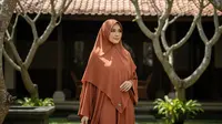9 Model Gamis Abaya Syar'i Polos yang Mewah, Tampil Anggun dan Berkelas