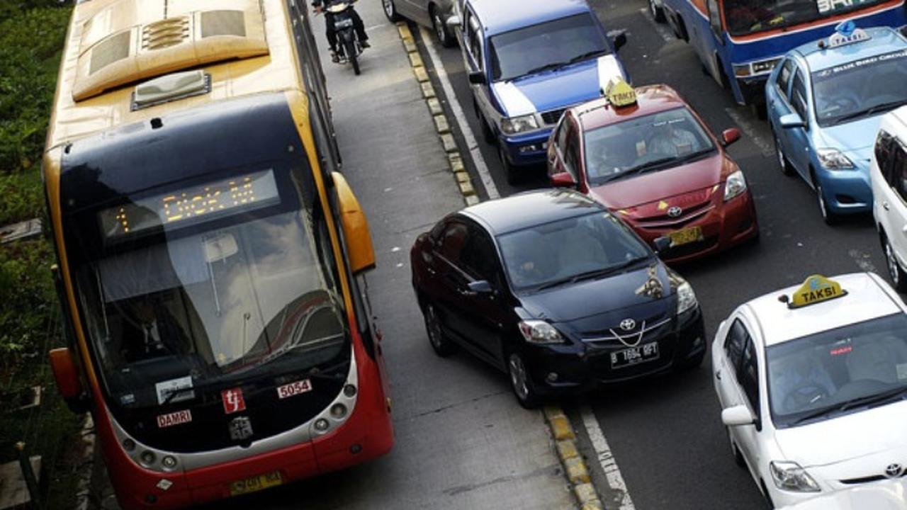 [Bintang] Bukti-bukti Kalau Kamu Harus Menghargai Bapak Polisi