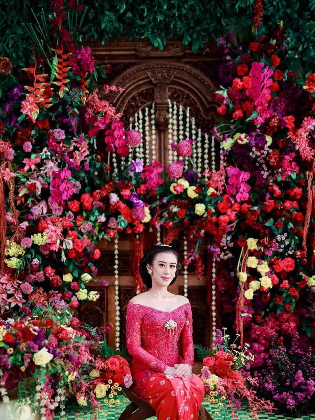 8 Inspirasi Kebaya Mewah Kusuma Puteri, Cucu dari Mooryati Soedibyo yang Berprofesi sebagai Dokter Kecantikan