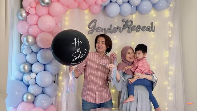 6 Momen Cut Meyriska dan Roger Danuarta Ungkap Jenis Kelamin Anak Kedua